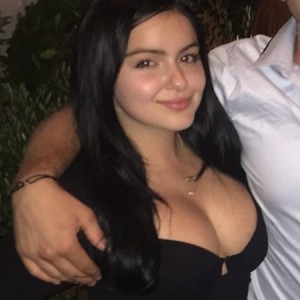 Ariel Winter boobs