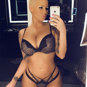 Bigtitted Amber rose