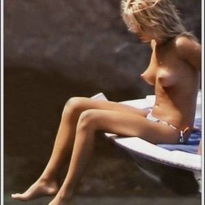 Nude actress beach paparazzi
